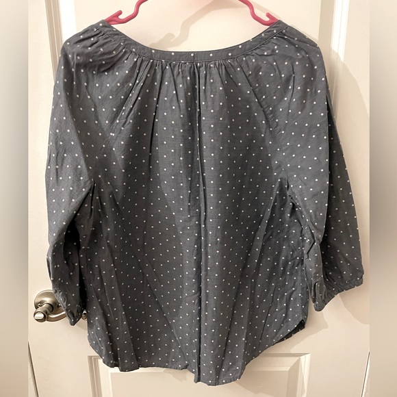 Old navy light weight top, size Large, brand new condition. - Picture 2 of 2